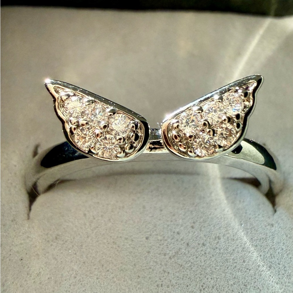 NEW! White Gold Plated Crystal Angel Wings Ring - Size 8 - Picture 1 of 12